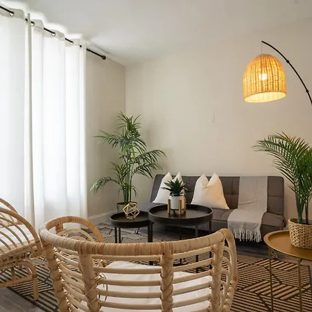 Oia House Brickell Beach 10 Minutes Pool Location